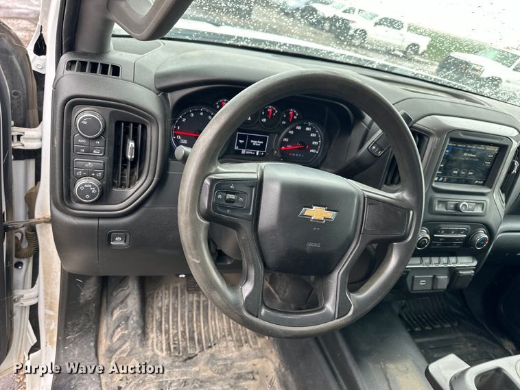 image for item NJ9452 2019 Chevrolet Silverado 1500 Crew Cab pickup truck