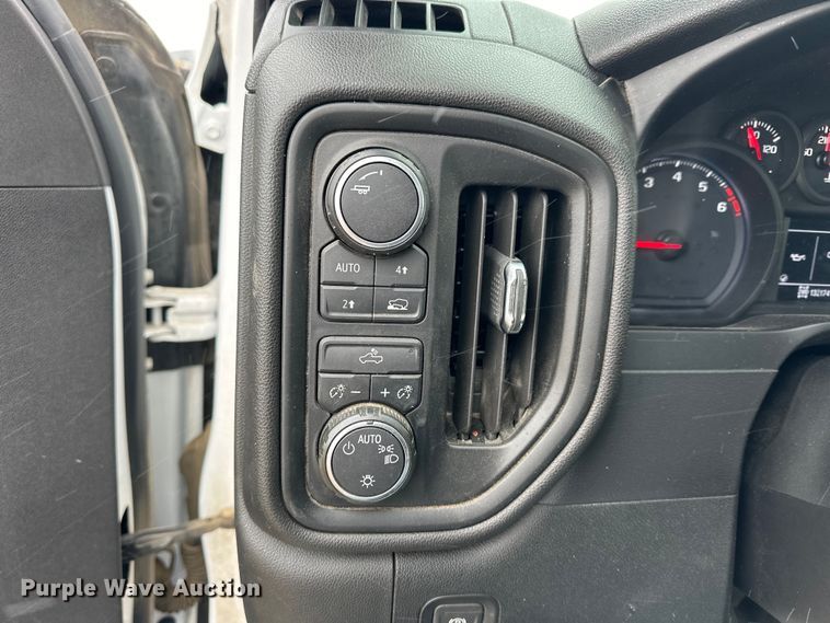 image for item NJ9452 2019 Chevrolet Silverado 1500 Crew Cab pickup truck