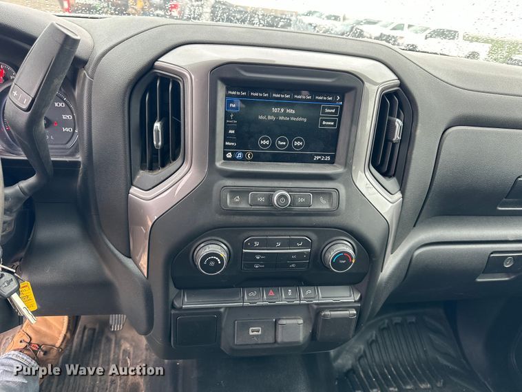 image for item NJ9452 2019 Chevrolet Silverado 1500 Crew Cab pickup truck