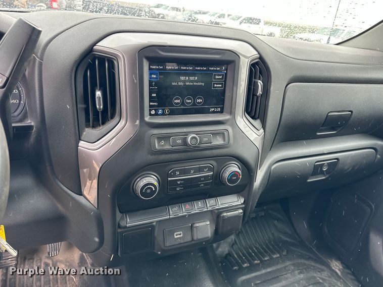 image for item NJ9452 2019 Chevrolet Silverado 1500 Crew Cab pickup truck