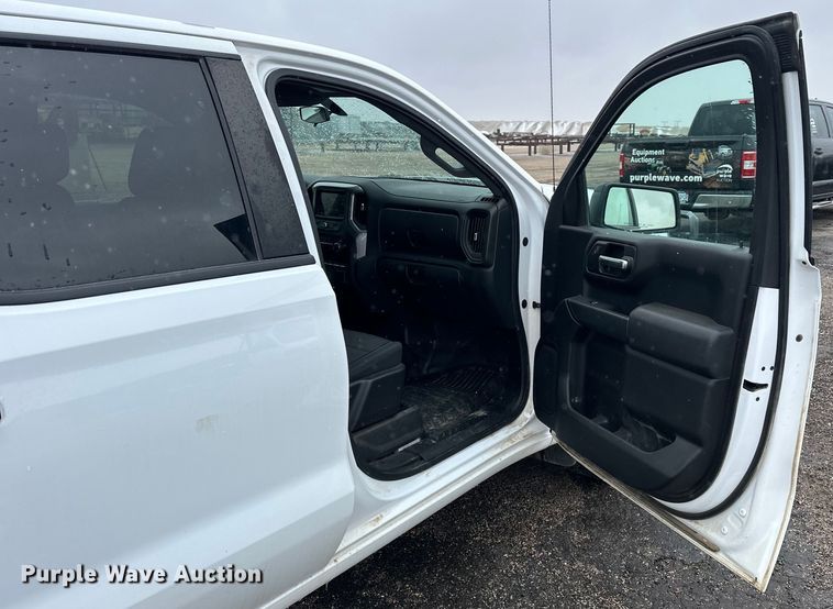 image for item NJ9452 2019 Chevrolet Silverado 1500 Crew Cab pickup truck