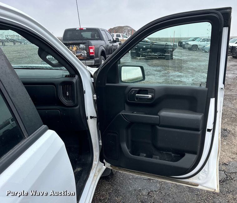 image for item NJ9452 2019 Chevrolet Silverado 1500 Crew Cab pickup truck