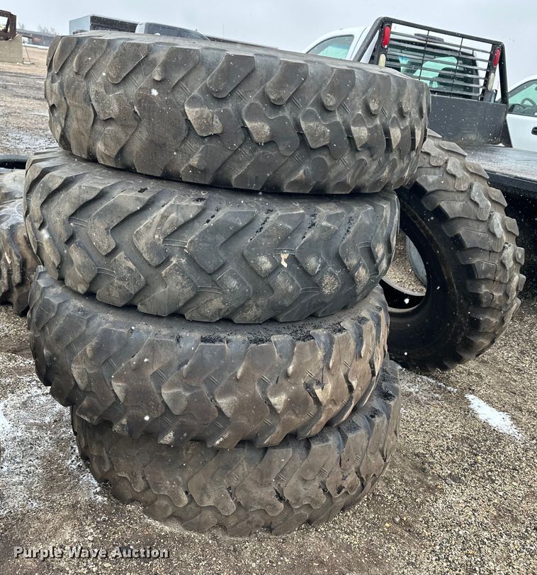 image for item NJ9454 (5) Bridgestone 14.00-24 Tires