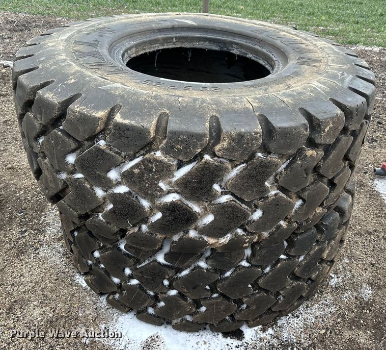 image for item NJ9466 (2) Titan 20.5R25 tires