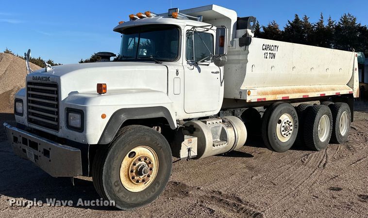 image for item NJ9469 1995 Mack RD600 dump truck