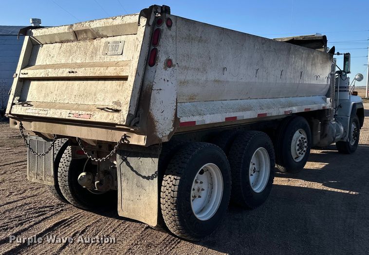 image for item NJ9469 1995 Mack RD600 dump truck