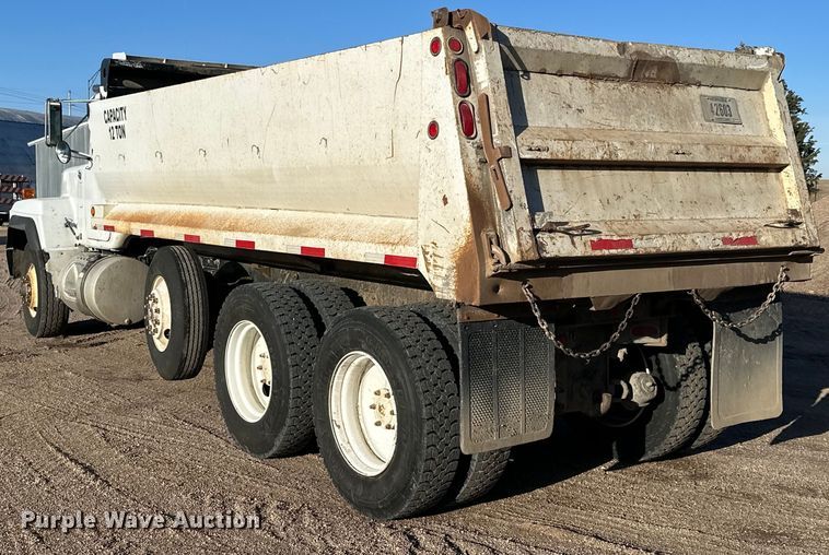 image for item NJ9469 1995 Mack RD600 dump truck
