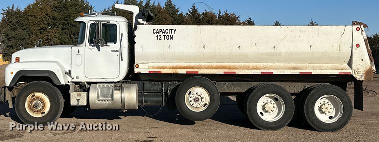 image for item NJ9469 1995 Mack RD600 dump truck