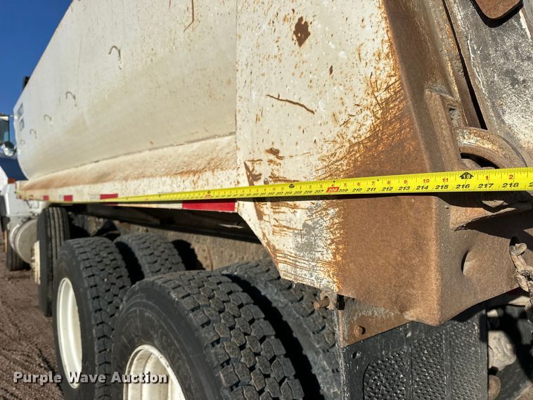 image for item NJ9469 1995 Mack RD600 dump truck