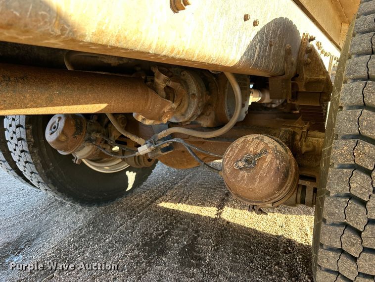 image for item NJ9469 1995 Mack RD600 dump truck