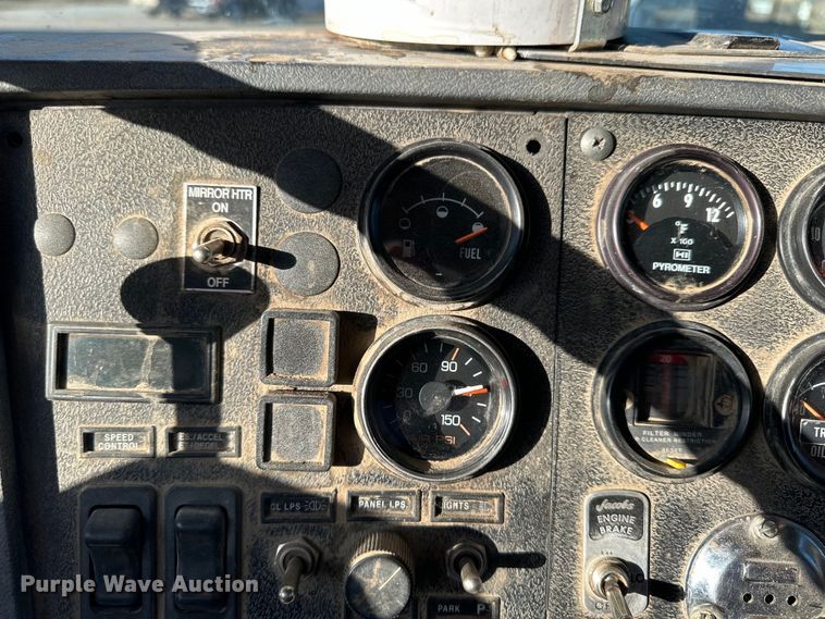 image for item NJ9469 1995 Mack RD600 dump truck