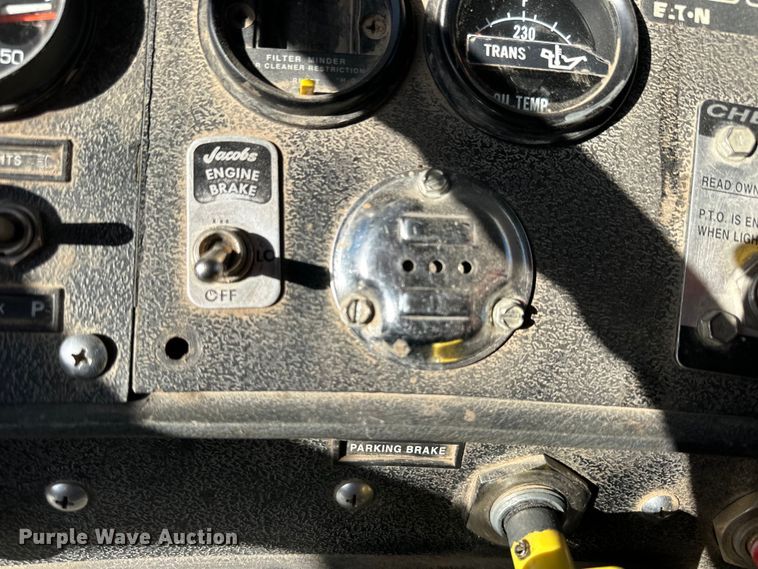 image for item NJ9469 1995 Mack RD600 dump truck