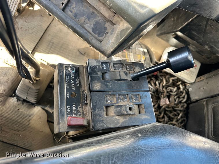 image for item NJ9469 1995 Mack RD600 dump truck