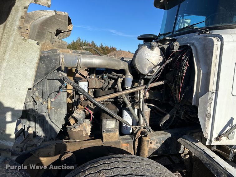 image for item NJ9469 1995 Mack RD600 dump truck