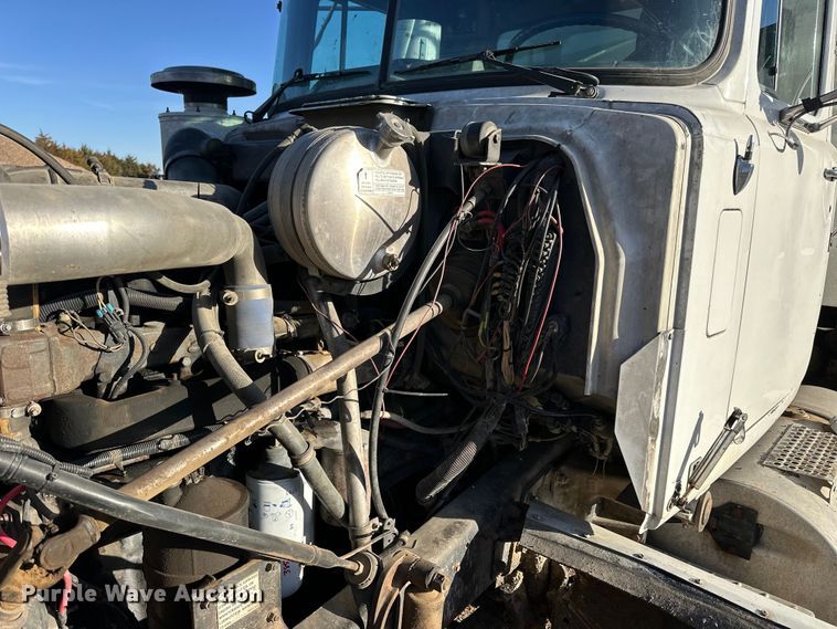 image for item NJ9469 1995 Mack RD600 dump truck