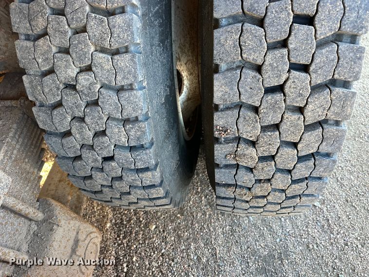 image for item NJ9469 1995 Mack RD600 dump truck