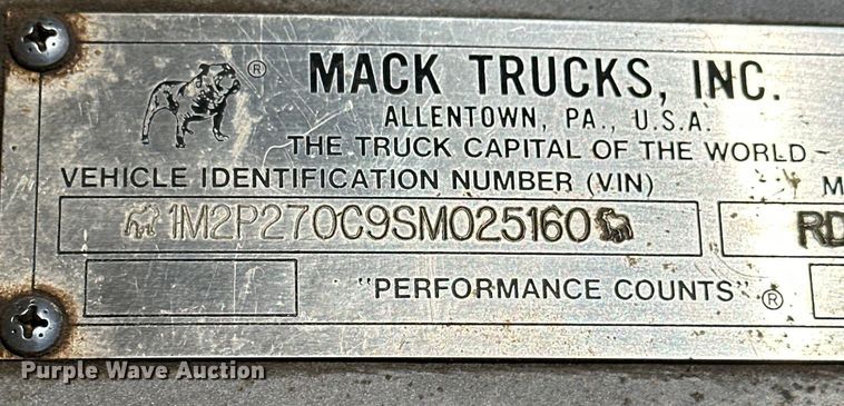 image for item NJ9469 1995 Mack RD600 dump truck