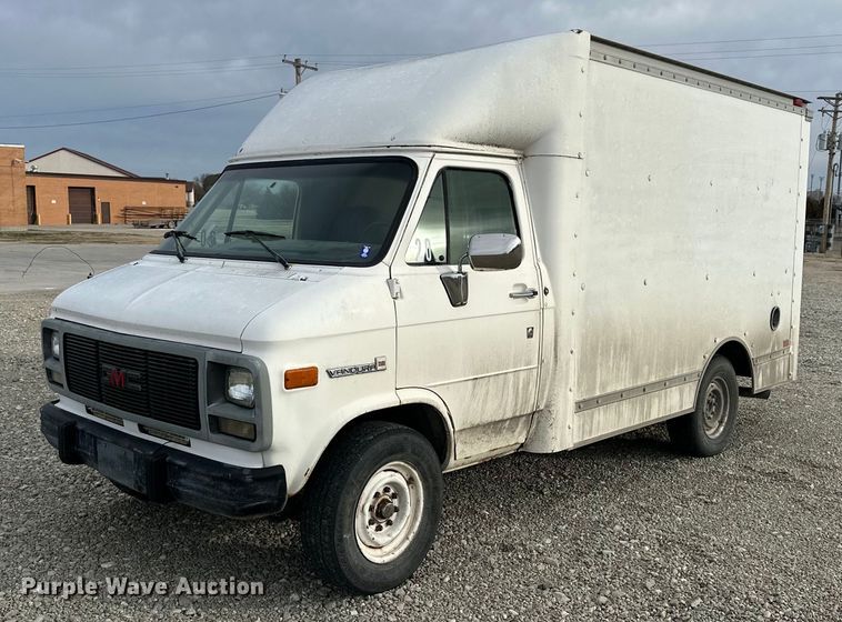 image for item NJ9473 1994 GMC Vandura 3500 box truck