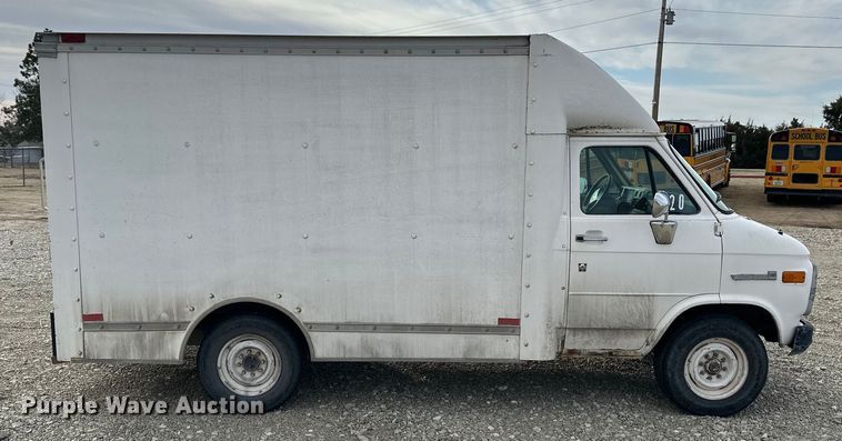 image for item NJ9473 1994 GMC Vandura 3500 box truck