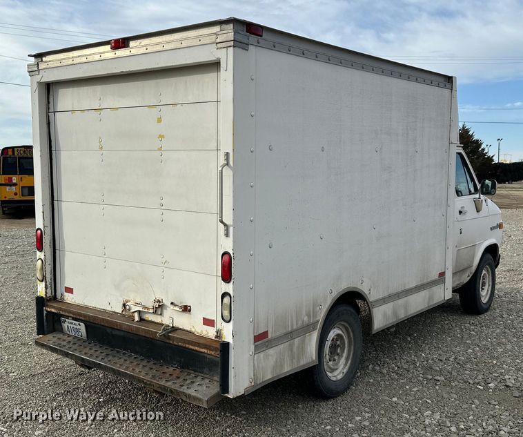 image for item NJ9473 1994 GMC Vandura 3500 box truck