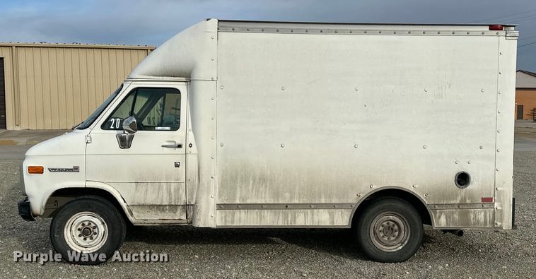 image for item NJ9473 1994 GMC Vandura 3500 box truck