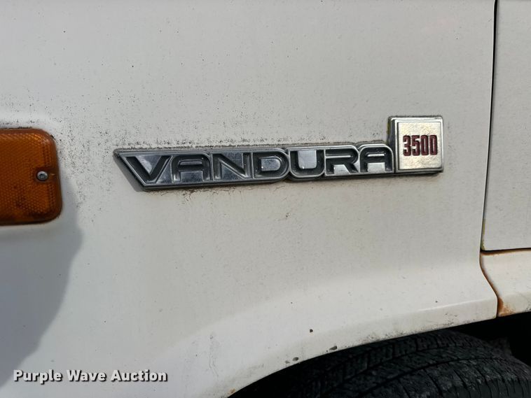 image for item NJ9473 1994 GMC Vandura 3500 box truck