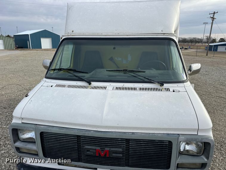 image for item NJ9473 1994 GMC Vandura 3500 box truck