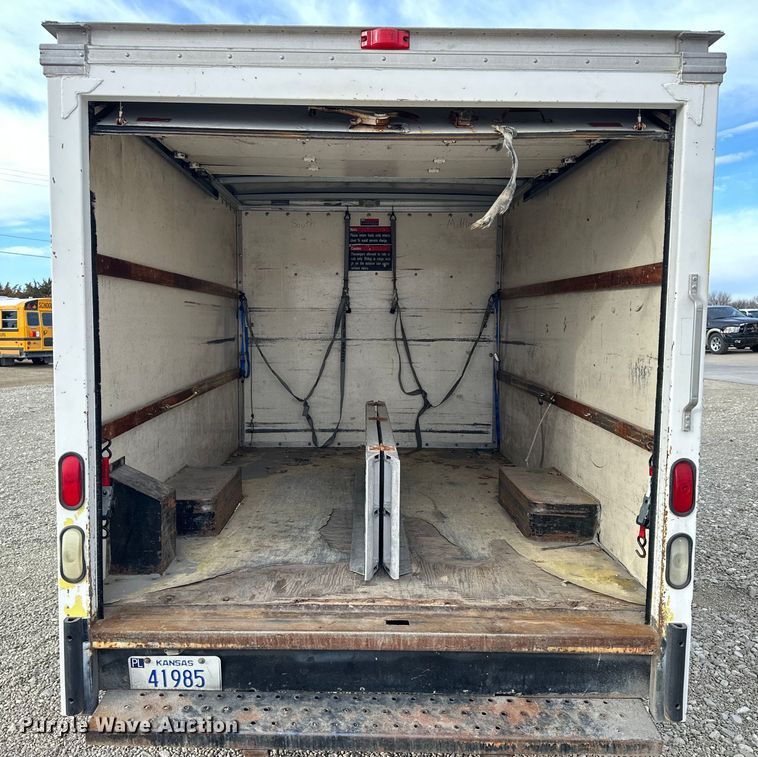 image for item NJ9473 1994 GMC Vandura 3500 box truck