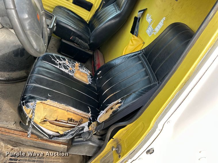 image for item NJ9473 1994 GMC Vandura 3500 box truck