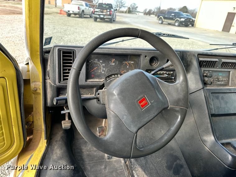 image for item NJ9473 1994 GMC Vandura 3500 box truck