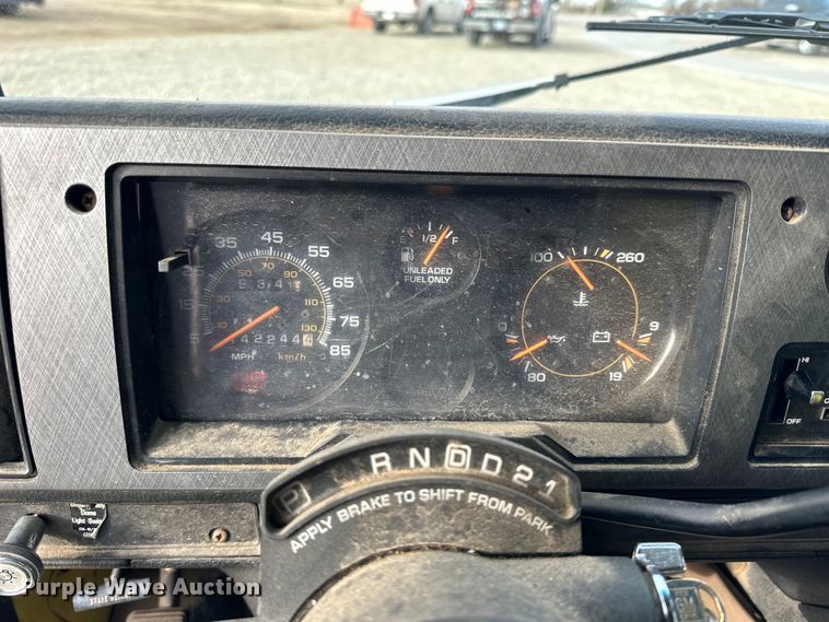 image for item NJ9473 1994 GMC Vandura 3500 box truck