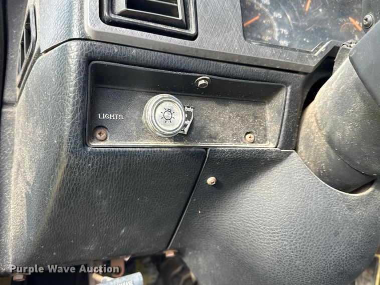 image for item NJ9473 1994 GMC Vandura 3500 box truck