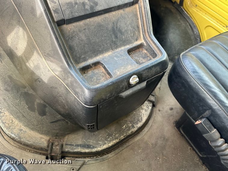 image for item NJ9473 1994 GMC Vandura 3500 box truck