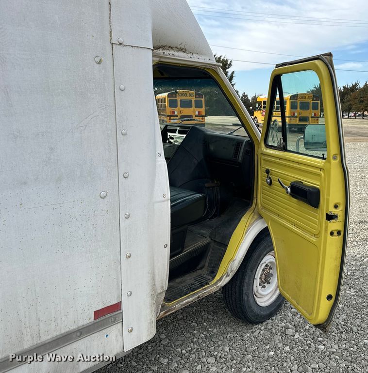 image for item NJ9473 1994 GMC Vandura 3500 box truck