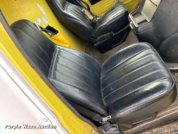 image for item NJ9473 1994 GMC Vandura 3500 box truck