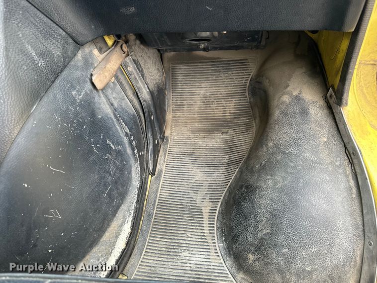 image for item NJ9473 1994 GMC Vandura 3500 box truck