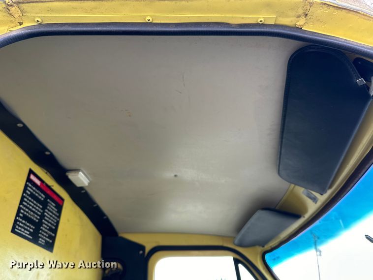 image for item NJ9473 1994 GMC Vandura 3500 box truck