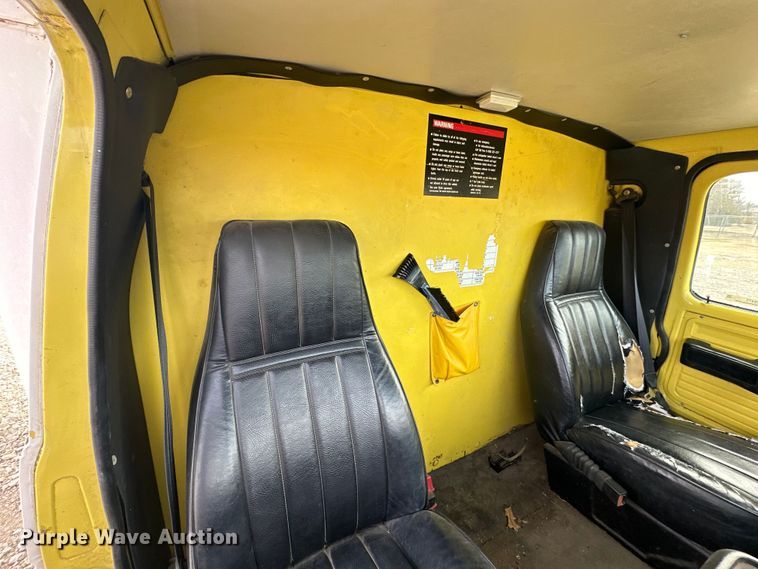 image for item NJ9473 1994 GMC Vandura 3500 box truck