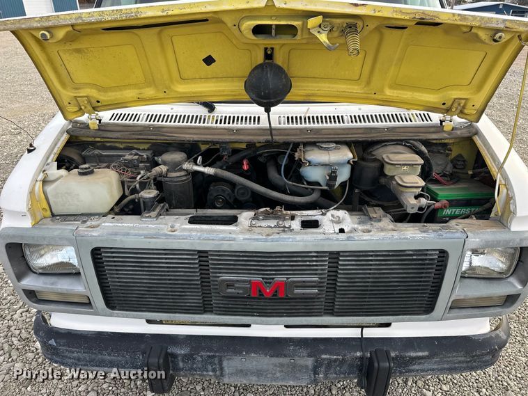 image for item NJ9473 1994 GMC Vandura 3500 box truck