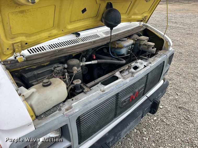 image for item NJ9473 1994 GMC Vandura 3500 box truck