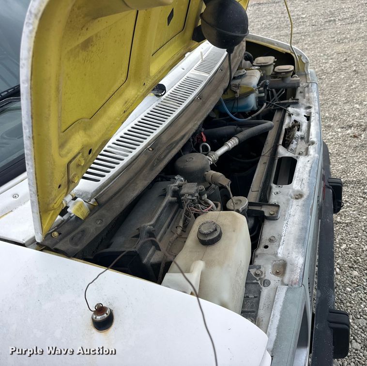 image for item NJ9473 1994 GMC Vandura 3500 box truck