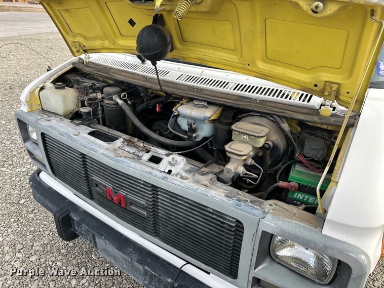 image for item NJ9473 1994 GMC Vandura 3500 box truck