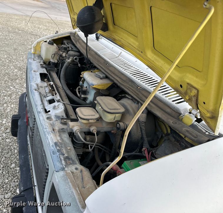 image for item NJ9473 1994 GMC Vandura 3500 box truck