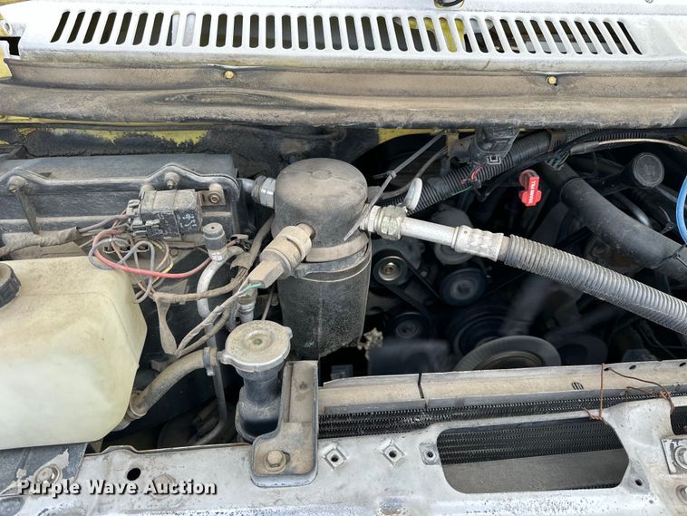 image for item NJ9473 1994 GMC Vandura 3500 box truck