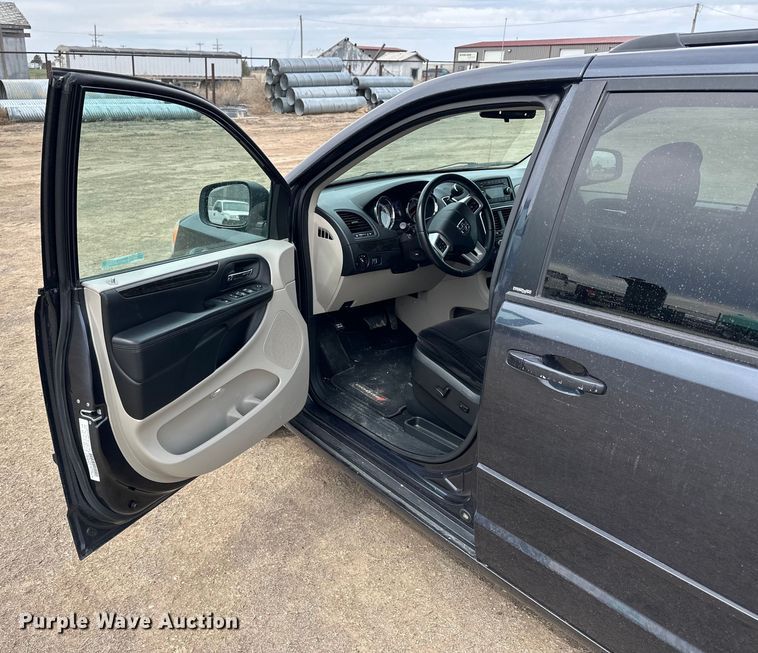 image for item NJ9479 2013 Dodge Grand Caravan van