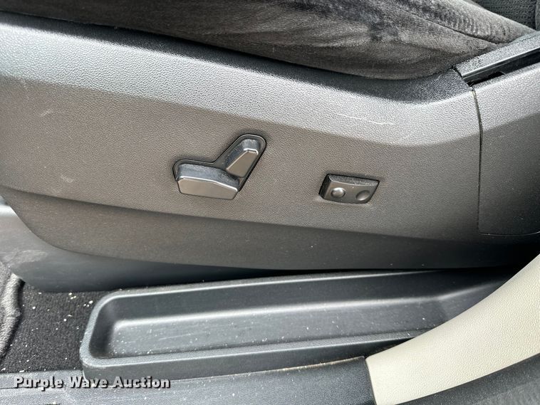 image for item NJ9479 2013 Dodge Grand Caravan van