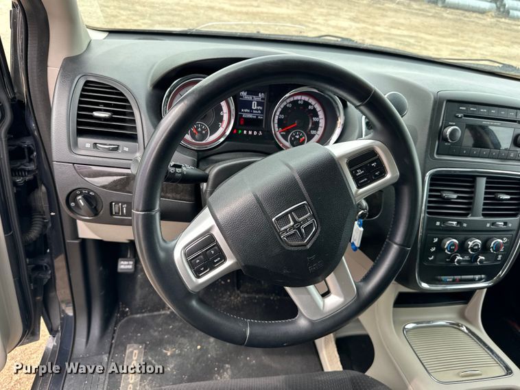 image for item NJ9479 2013 Dodge Grand Caravan van