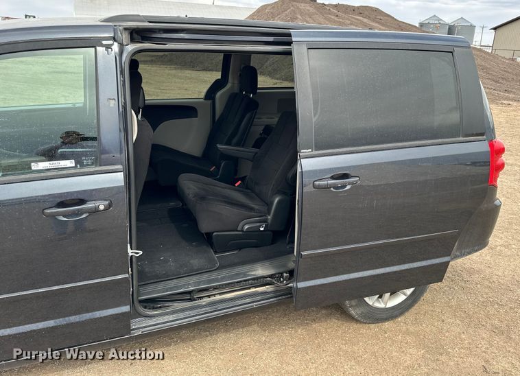 image for item NJ9479 2013 Dodge Grand Caravan van