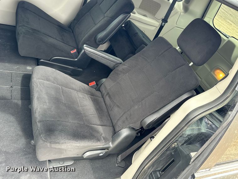 image for item NJ9479 2013 Dodge Grand Caravan van