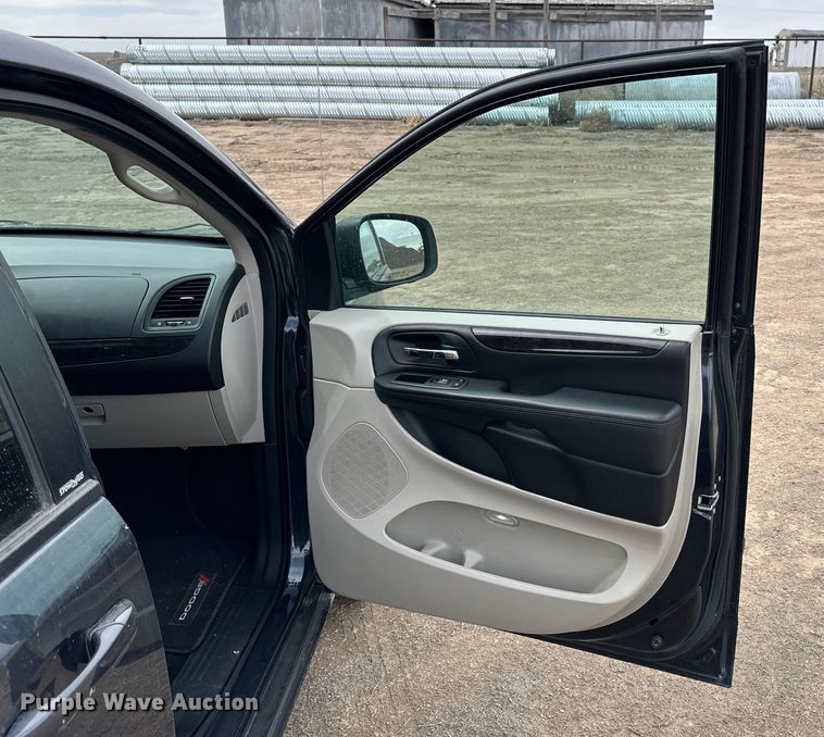 image for item NJ9479 2013 Dodge Grand Caravan van